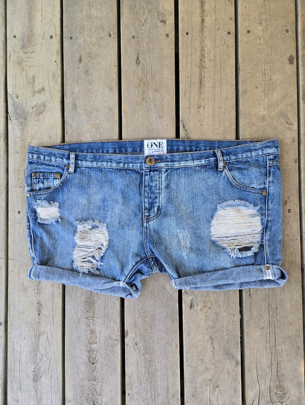 One Teaspoon ONE distressed denim jean shorts size 3XL in great condition